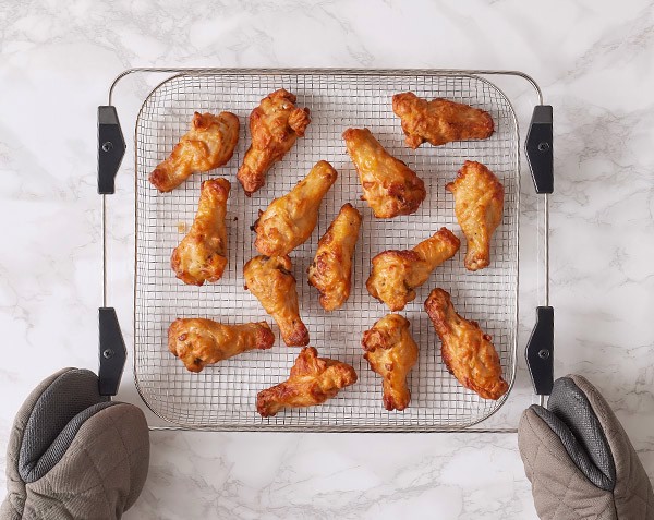 Cooked chicken wings in the included air-fry basket